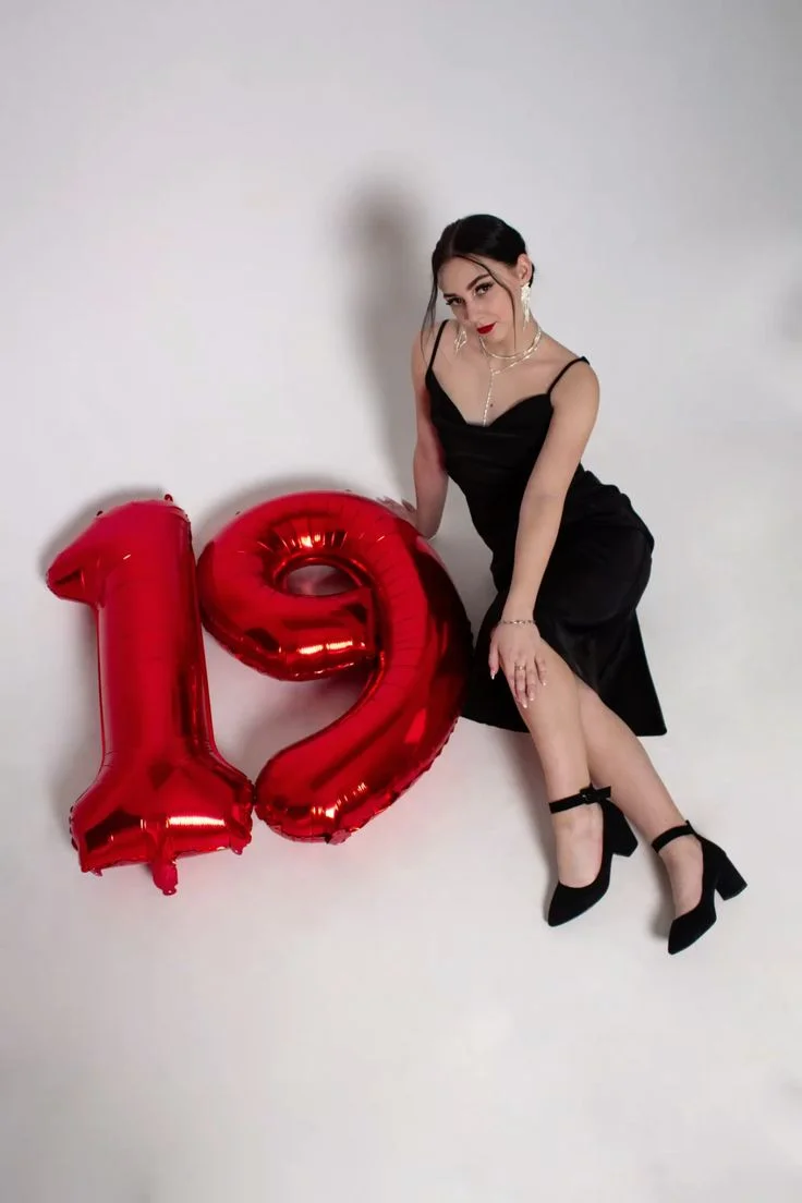 12 Elegant 19th Birthday Photoshoot Ideas for Girl