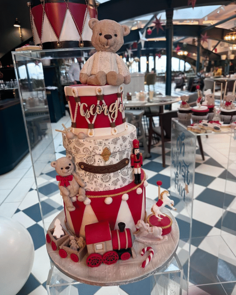 19 Festive and Fun Christmas Birthday Cake Ideas for Your New Gathering