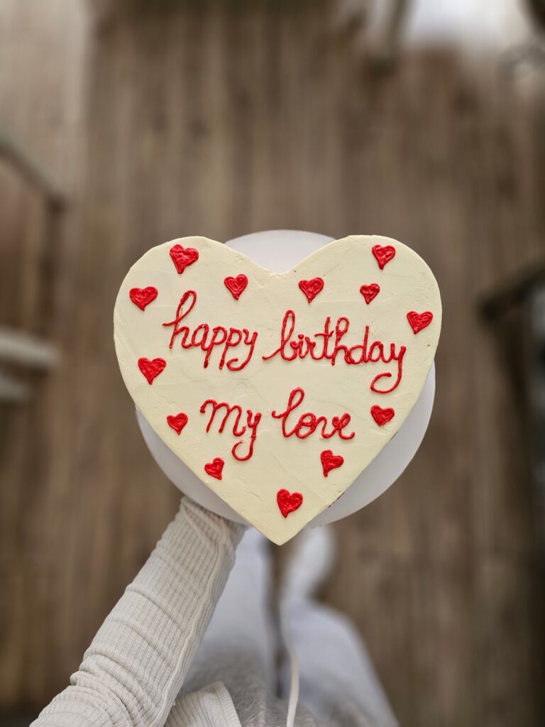 15 Real Heart-Shaped Vintage Birthday Cake Ideas