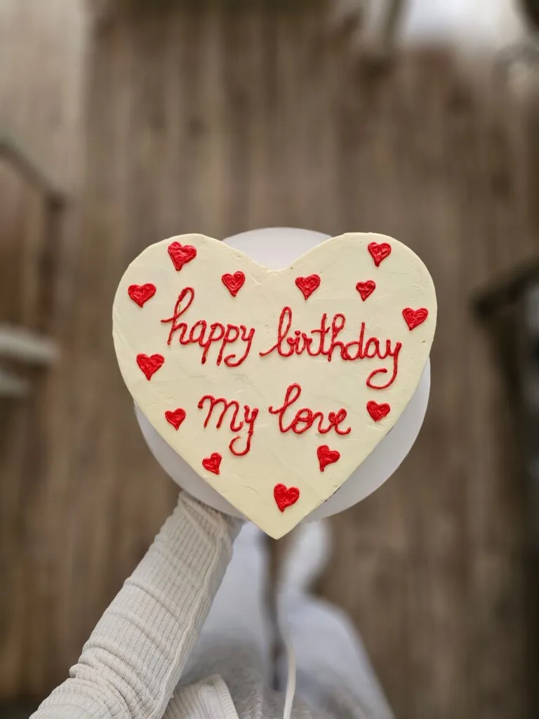 15 Real Heart-Shaped Vintage Birthday Cake Ideas
