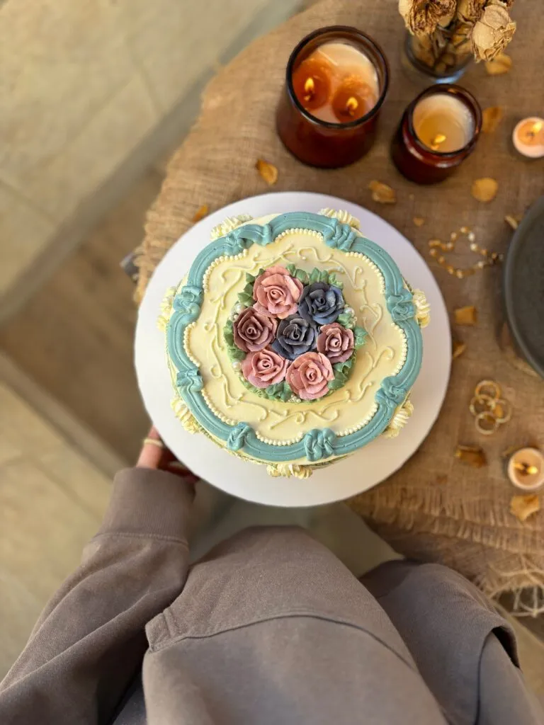 15 Real Vintage Lambeth Piping Birthday Cake Ideas
