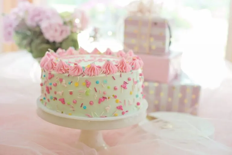 15 Real Pastel Minimal Birthday Cake Ideas